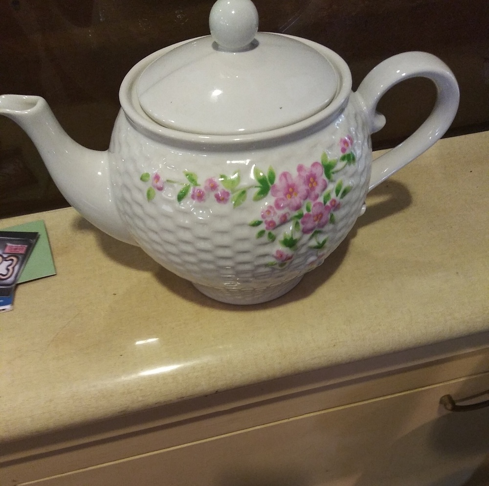 Vintage 1985 Telefloral teapot